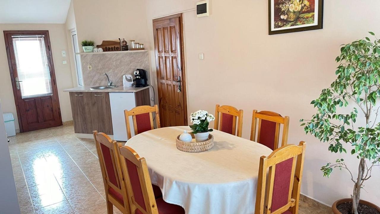 Къща за гости Загорски Hotel Калофер Екстериор снимка